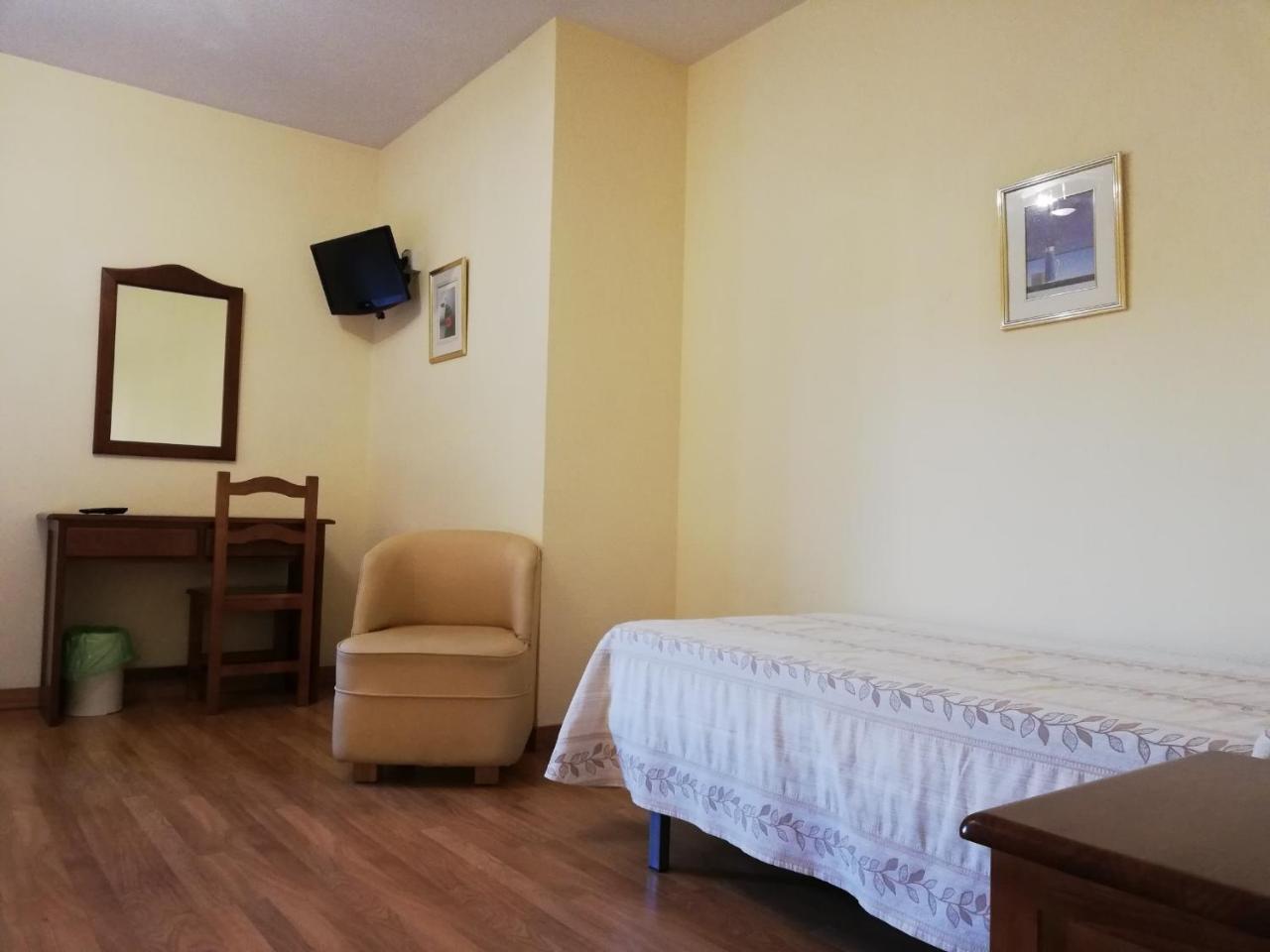 Labella Maria Hotel Pinos Genil Buitenkant foto