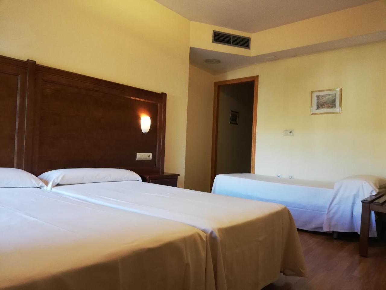 Labella Maria Hotel Pinos Genil Buitenkant foto